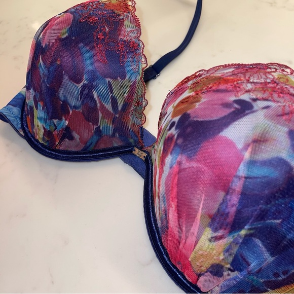 🆕VICTORIAS SECRET PUSH-UP BRA - Picture 4 of 10